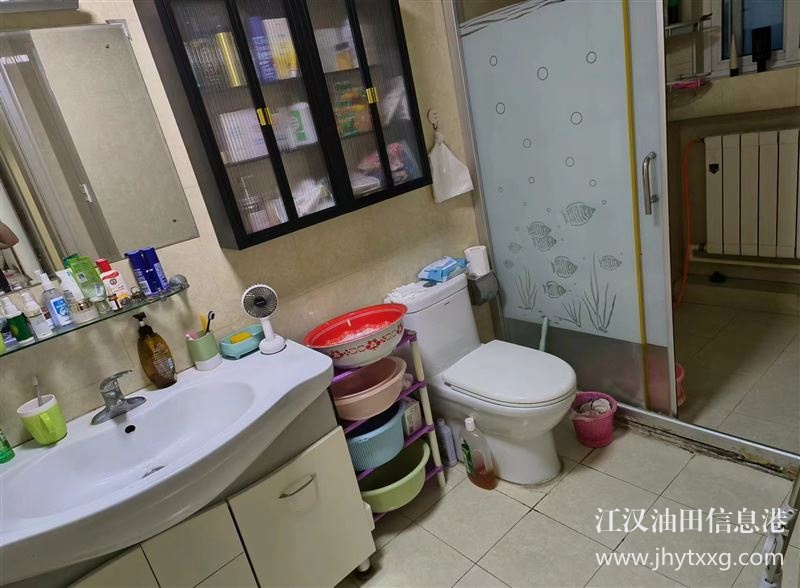 出售科苑小區(qū)4樓115平精裝修，拎包入住，有儲藏是，可以首付一萬住房